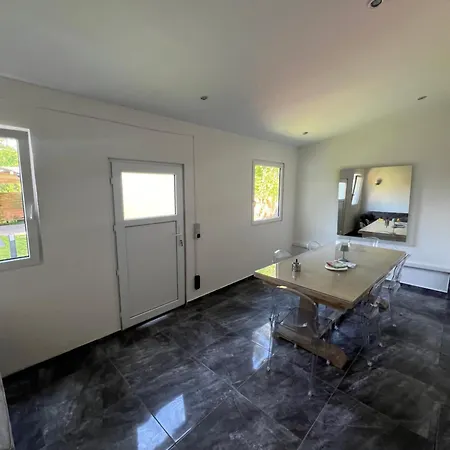 Charmante Mit Wintergarten Und Terasse * 杜伊斯堡