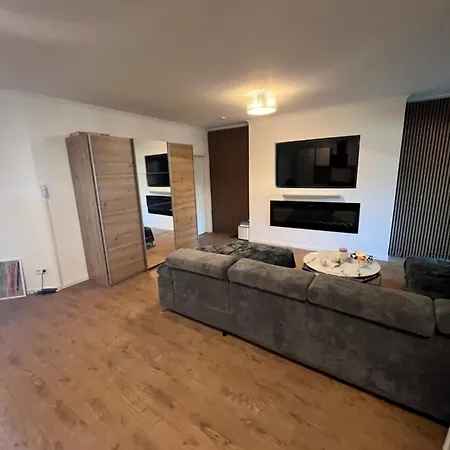 Charmante Mit Wintergarten Und Terasse